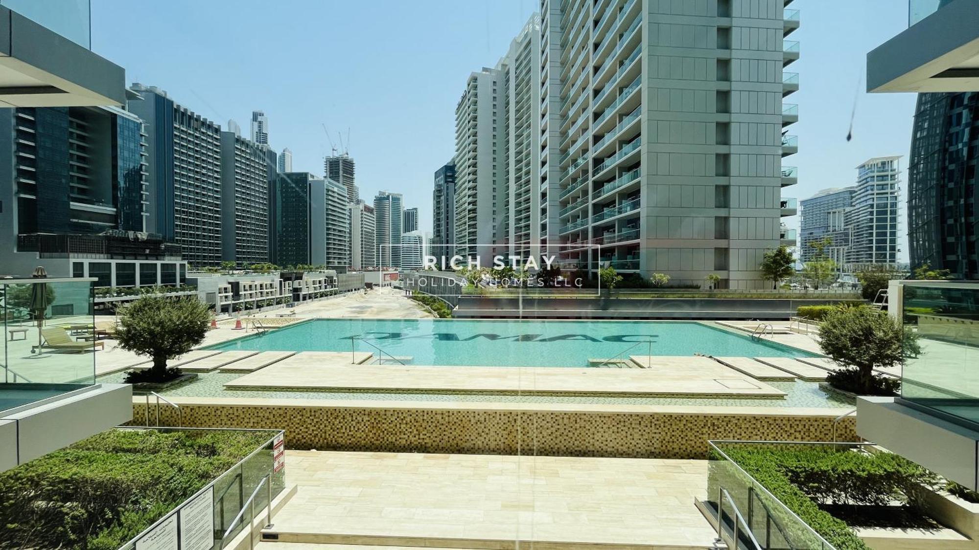 Modern Loft In Damac Majestine,business Bay