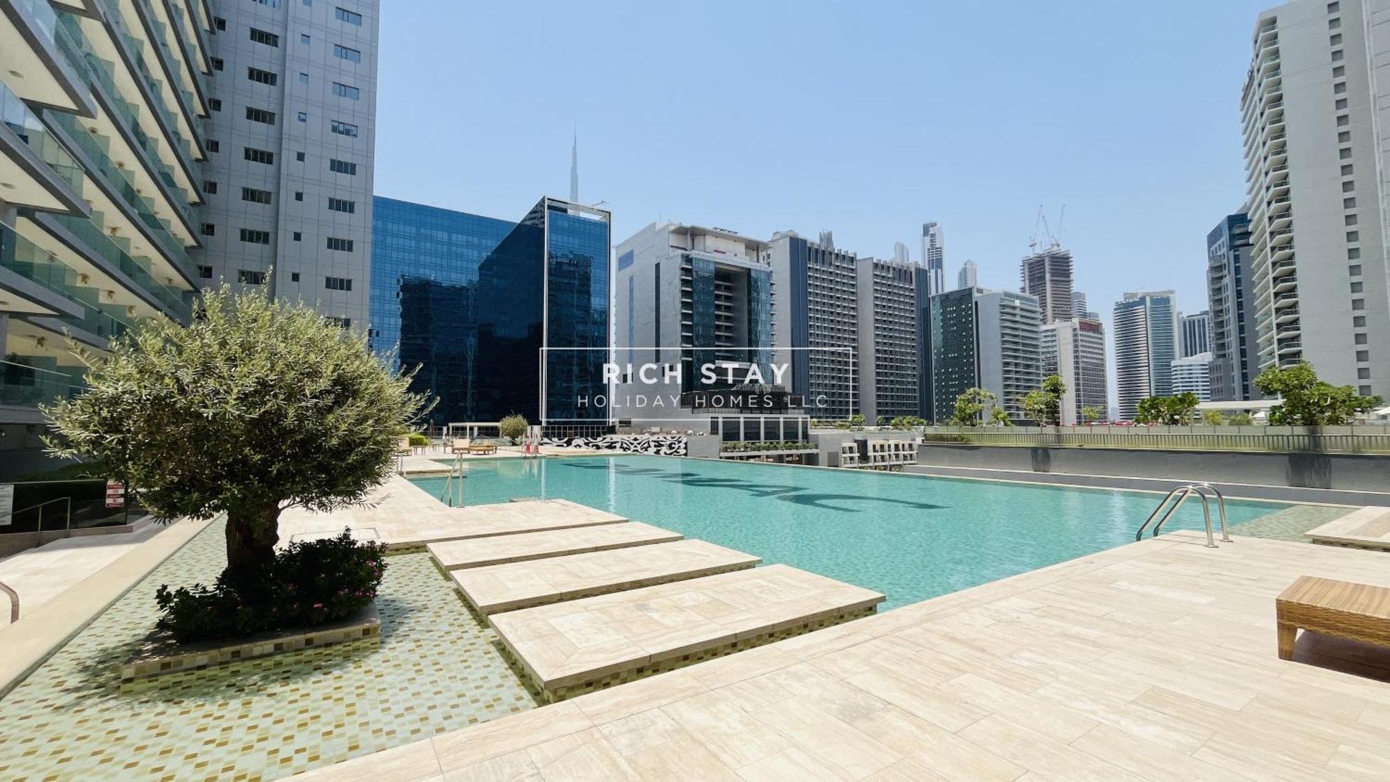 Modern Loft In Damac Majestine,business Bay
