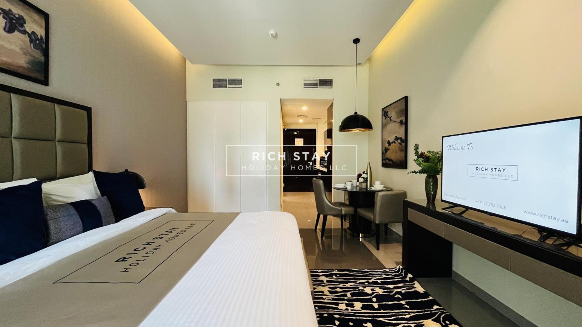 Modern Loft In Damac Majestine,business Bay *